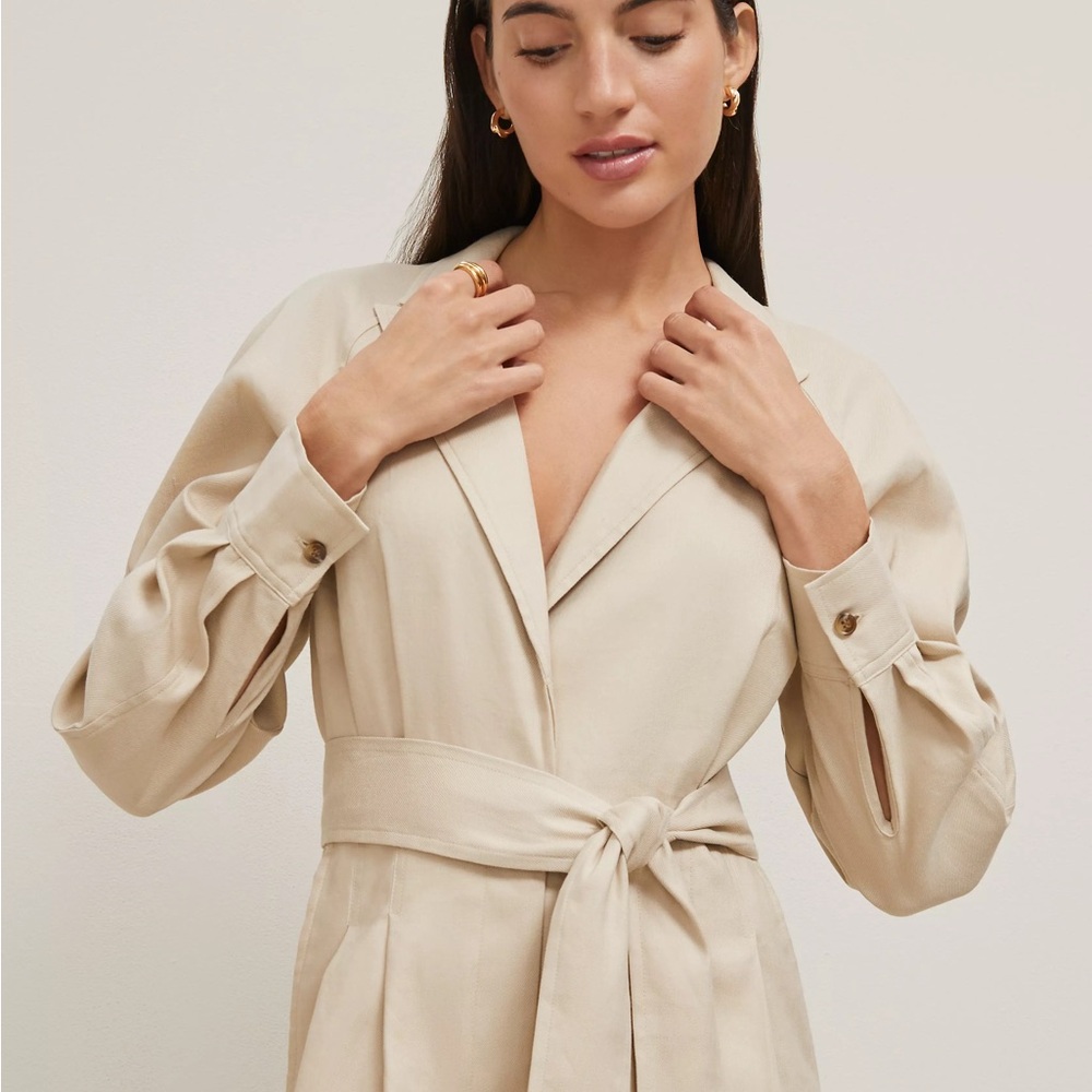 Elegant Cream Belted Blazer